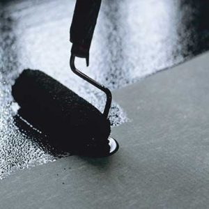 One-component, elastomeric bituminous waterproofing, the product is water-based and with fast drying.